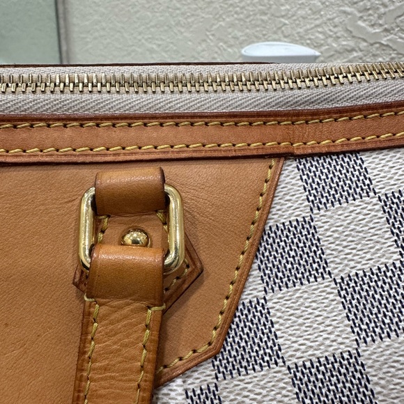 🔥Authentic Louis Vuitton Siracusa in Gm size🔥 - Picture 7 of 15